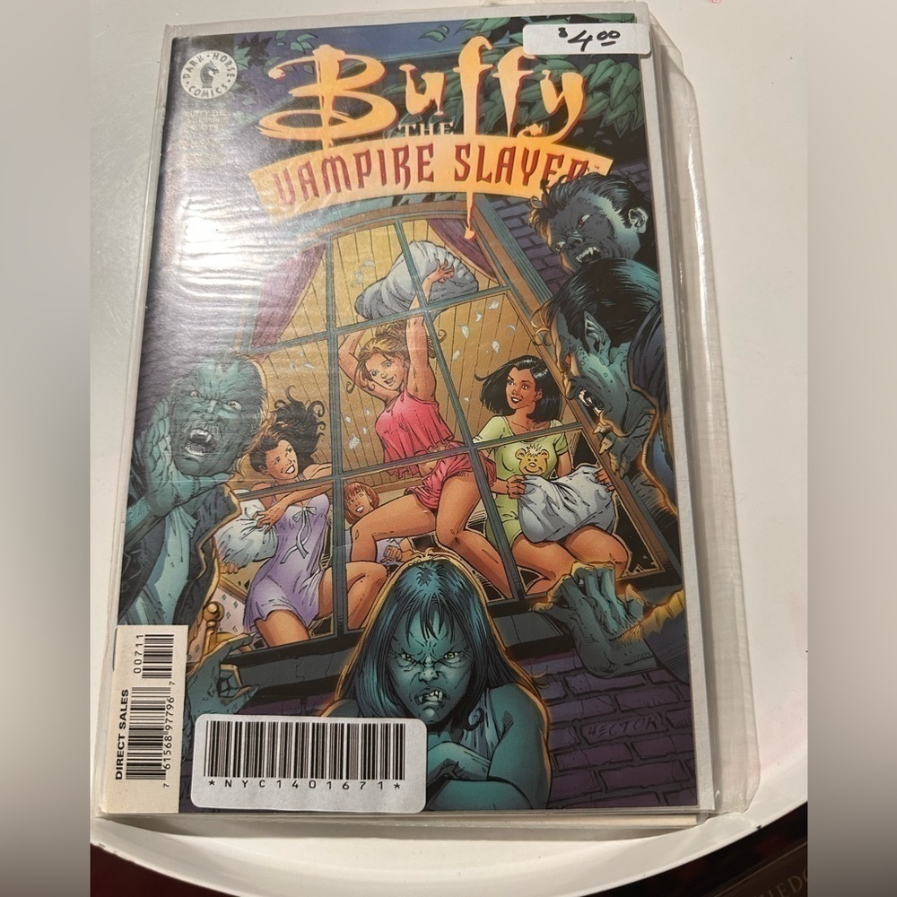 Buffy the vampire comic book collection - Picture 2 of 5
